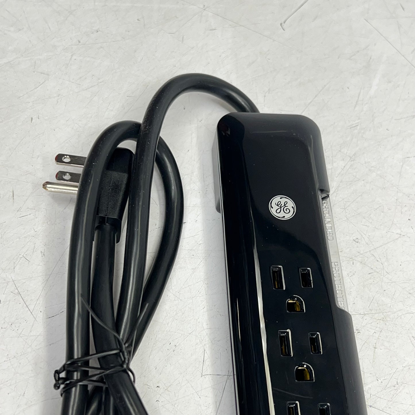 GENERAL ELECTRIC Jasco Ultra Pro Surge Protector 7 Outlet 4' Cord Black 5597