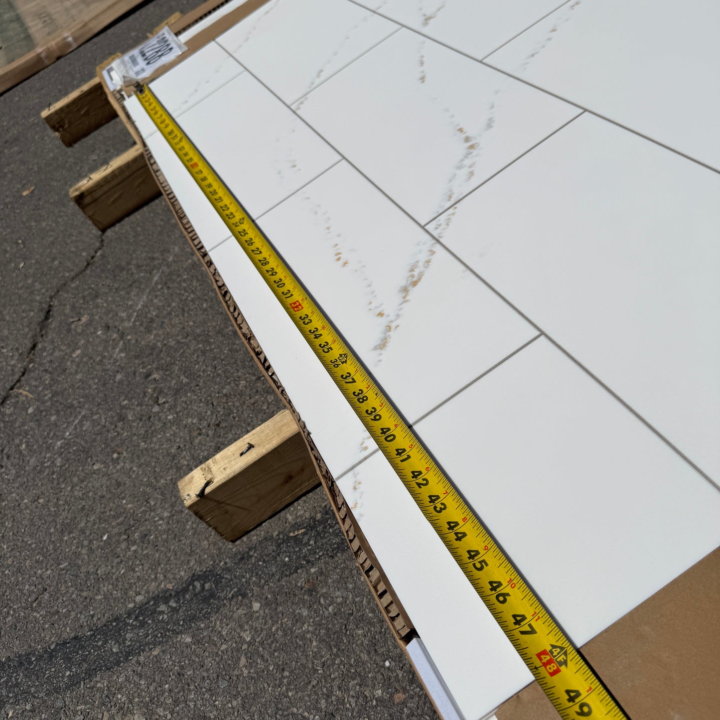 ZA@ Pallet of SAM MÜELLER Belair Solid Surface 2-Sided Shower Wall Kit (AS-IS)