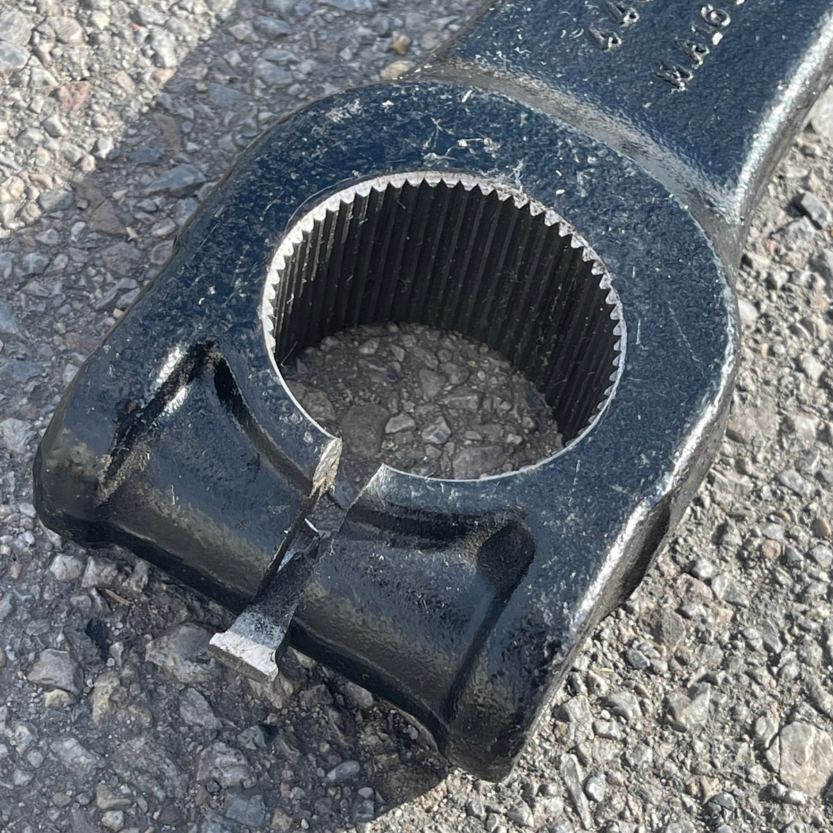 UNBRANDED Steering Pitman Arm 14"x4"x2" Black Steel 448238 P MA16828 (Good)