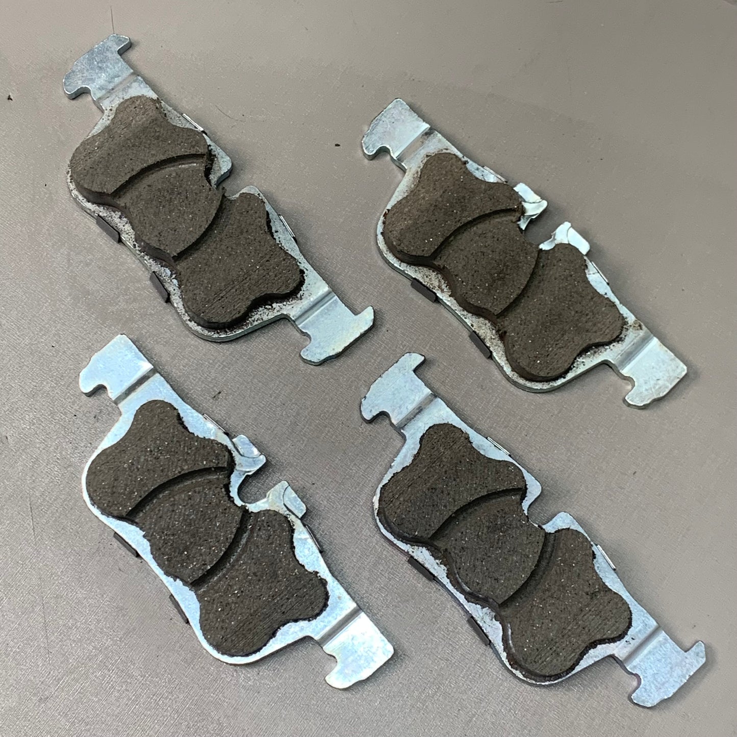 WAGNER OEx Ceramic Disc Brake Pad Set 4 1/2" x 2" Grey OEX1762