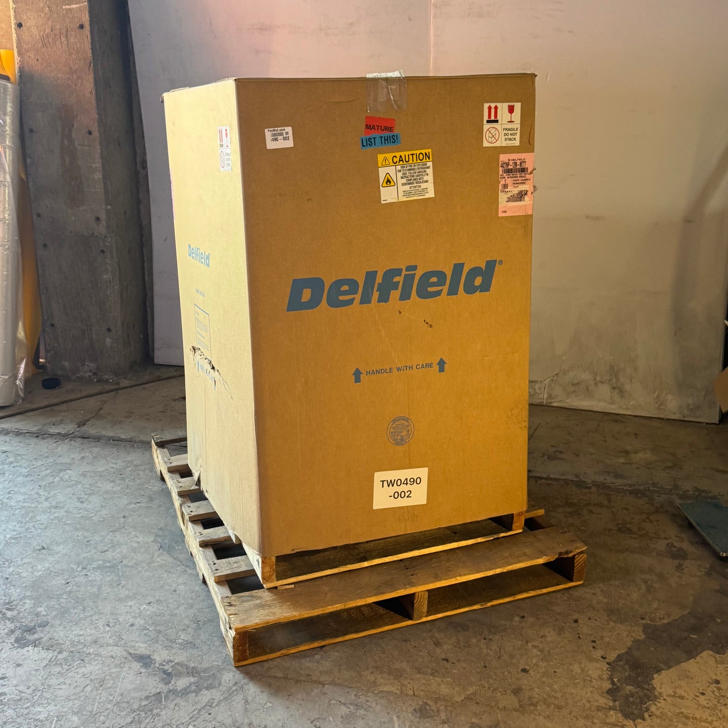DELFIELD 4400 Mega Top Refrigerator, R290 W/Nosing Shelf Sz 27"W x 30.5"L x 36"H 4427NP-12M-M777