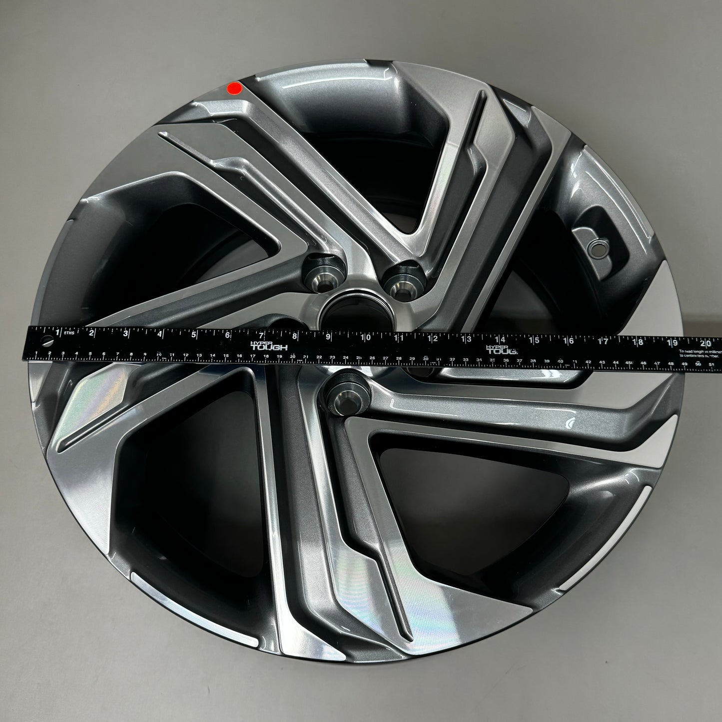 HYUNDAI Alloy Wheel Assy. Aluminum for Hyundai Santa Fe Vehicles OEM 52910-S2610