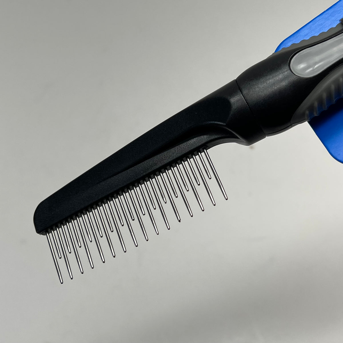 WELL & GOOD  (2 PACK) Undercoat Comb Removes Loose Undercoat Black 3495774