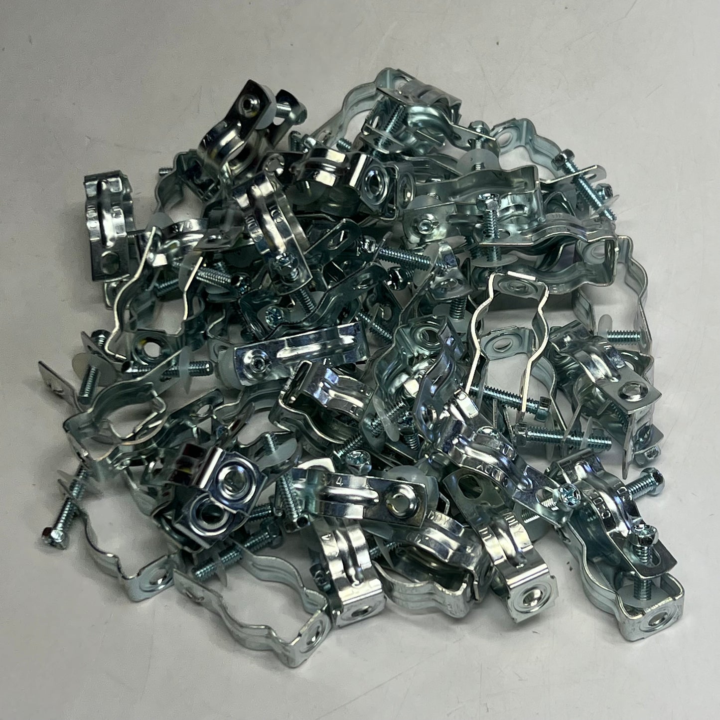 NVENT CADDY (100 Clamps) Conduit/Pipe Clamps Sz 3/4" Emt, 3/4" Pipe, 1/4 Hole CD1B