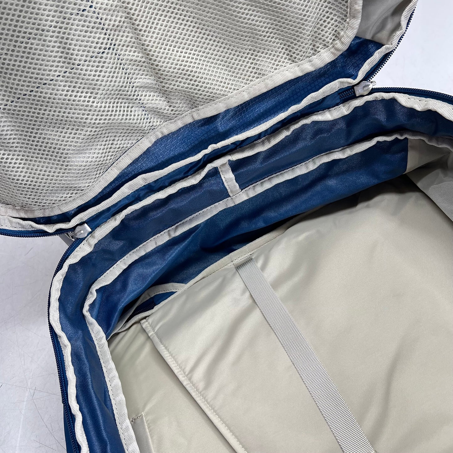 OSPREY Daylight Durable Expandable Travel Pack 26L Night Shift Blue 10006886