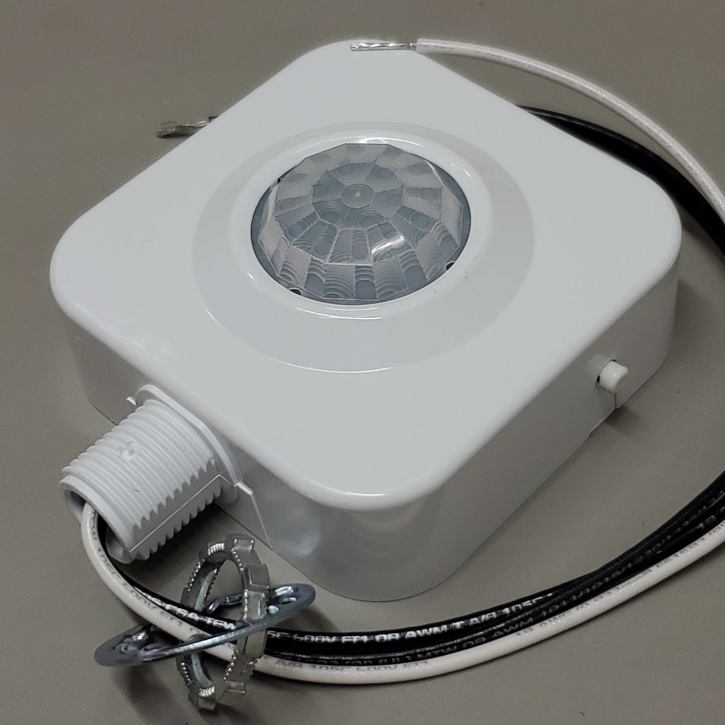SENSOR SWITCH Occupancy Sensor Fixture Mount PIR 360° 120/277/347VAC White (New)