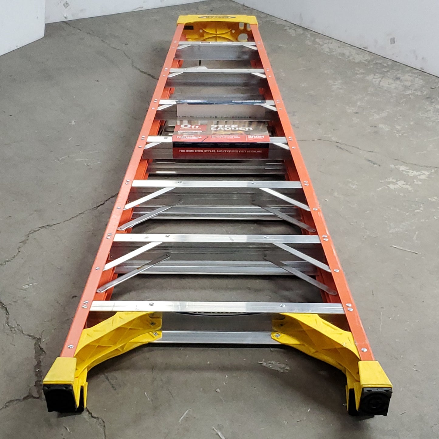 WERNER Twin A Frame Fiberglass Step Ladder 8' 300 lb Load Cap Type IA 6208 (New)