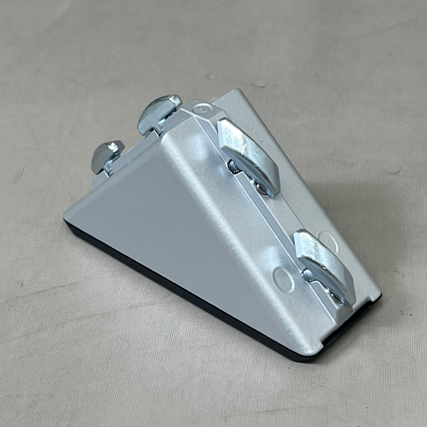 ALU CONNECTION Pre-Assembled Magnet W/ Rhombus Screw Slot 8 80mm Chrome/Black 146831