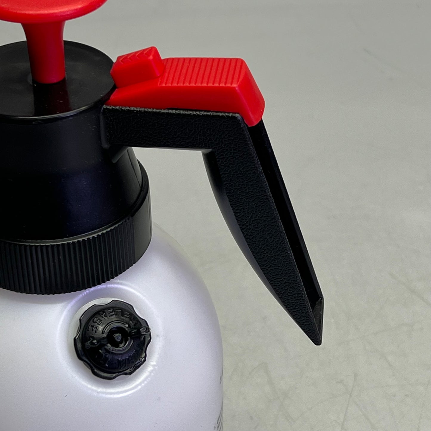 HOSPECO Impact Pump-Up Sprayer/Foamer 70 PSI 2 L Tank Clear/White IMP6500