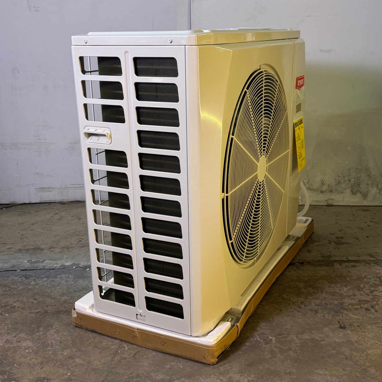 CARRIER Outdoor Heat Pump AC Unit 33,000 BTU 208/230V - 37MAHAQ33AA301