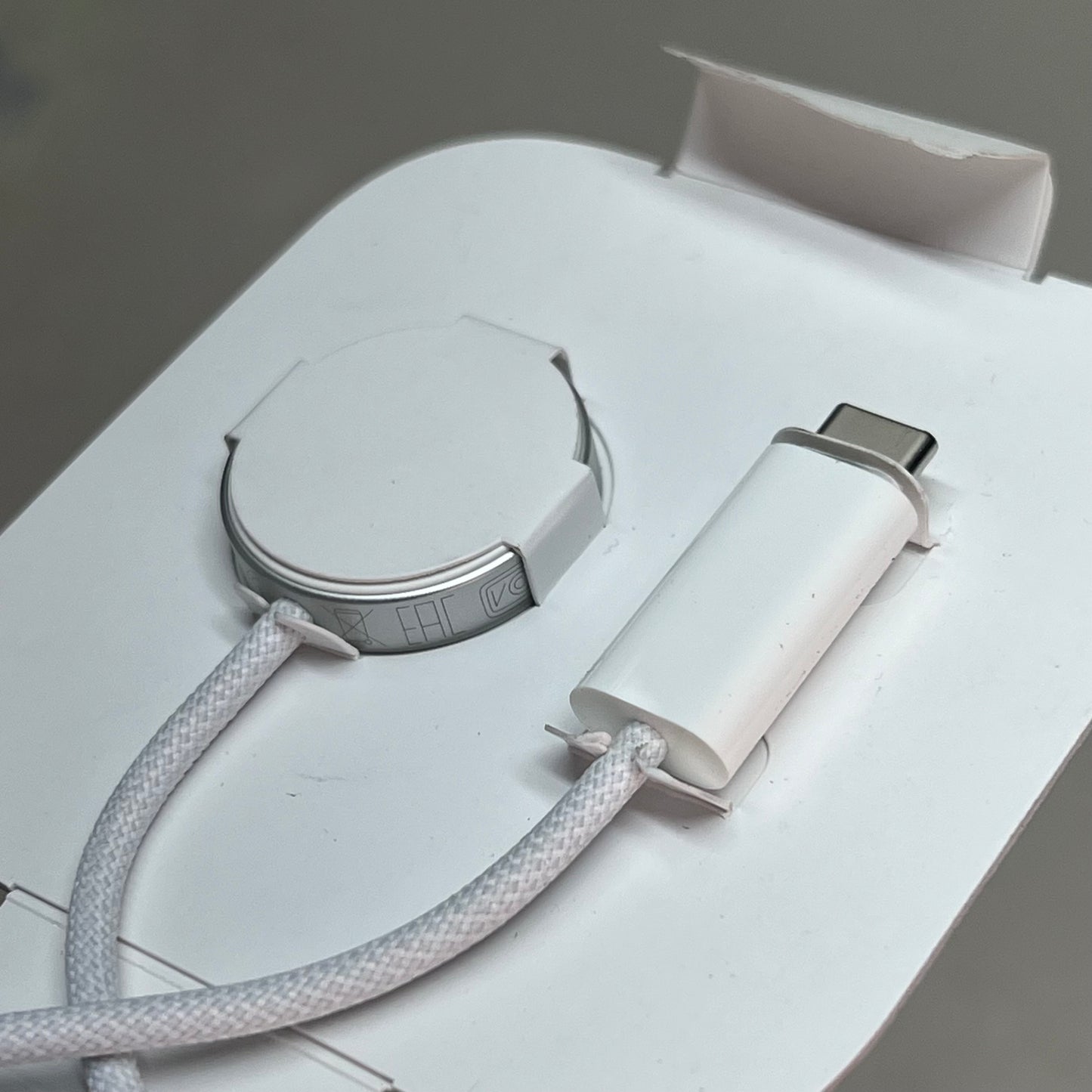 APPLE Watch Magnetic Fast Charger To USB-C Woven Cable (1M) MT0H3AM/A (Return)