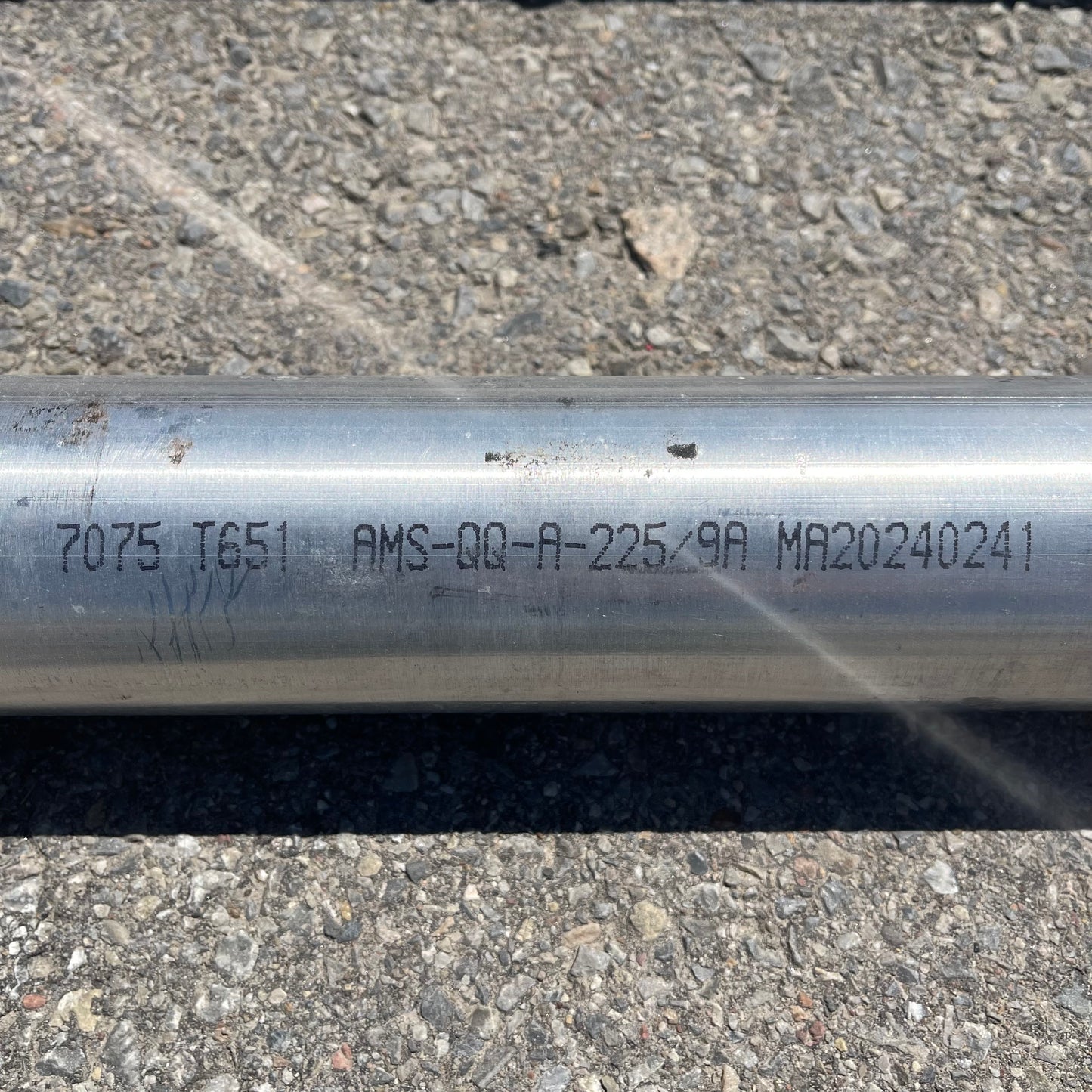 ZA@ Pallet of ALUMINUM Rod 2” Diameter 70 lbs (AS-IS)
