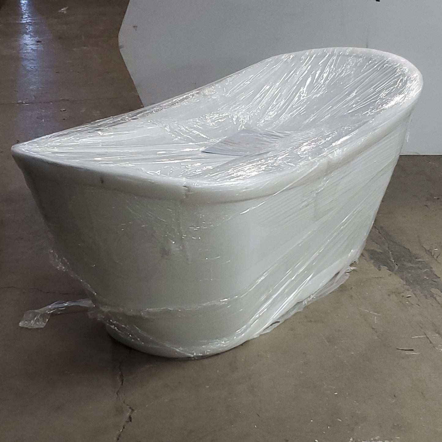 ZA@ WOODBRIDGE Freestanding Bathtub White BTA1515 (AS-IS, Has Large Crack on One End & 3" Crack on Other End)
