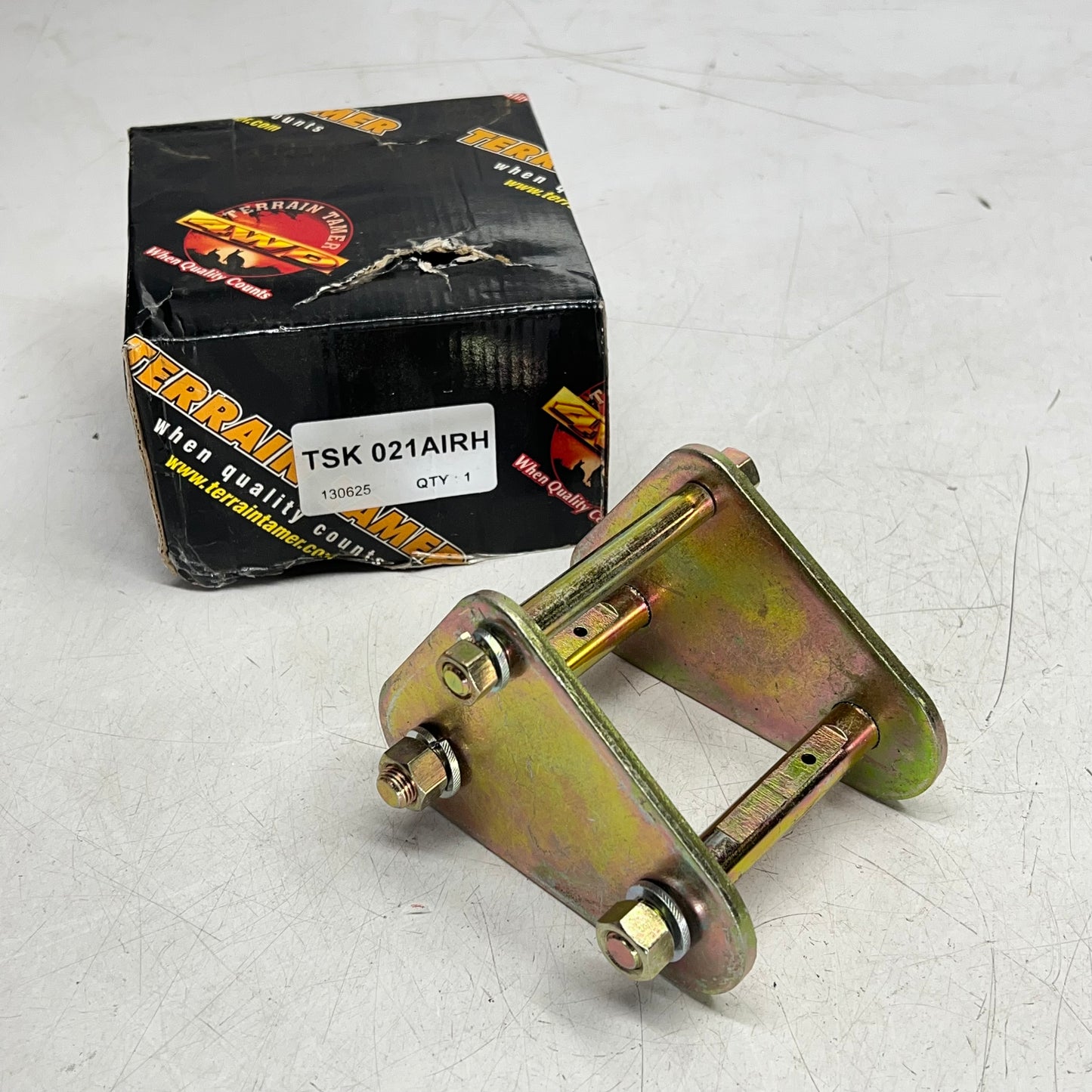 TERRAIN TAMER Front or Rear Anti Inversion Greaseable Shackle Kit R/h TSK021AIRH