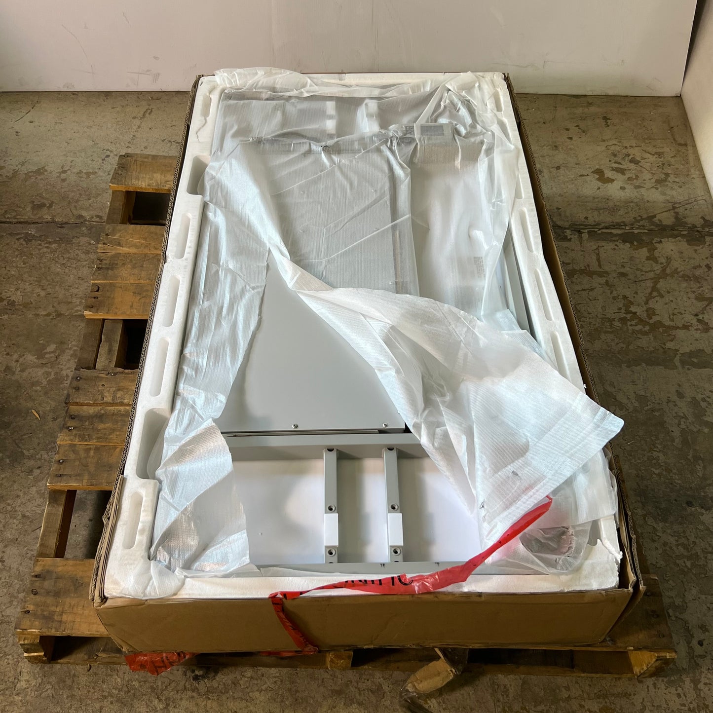 TRESANTI Adjustable Height Desk Sz 20.4-47" H x 23.7" W x 47.3" L 0DP720-D908