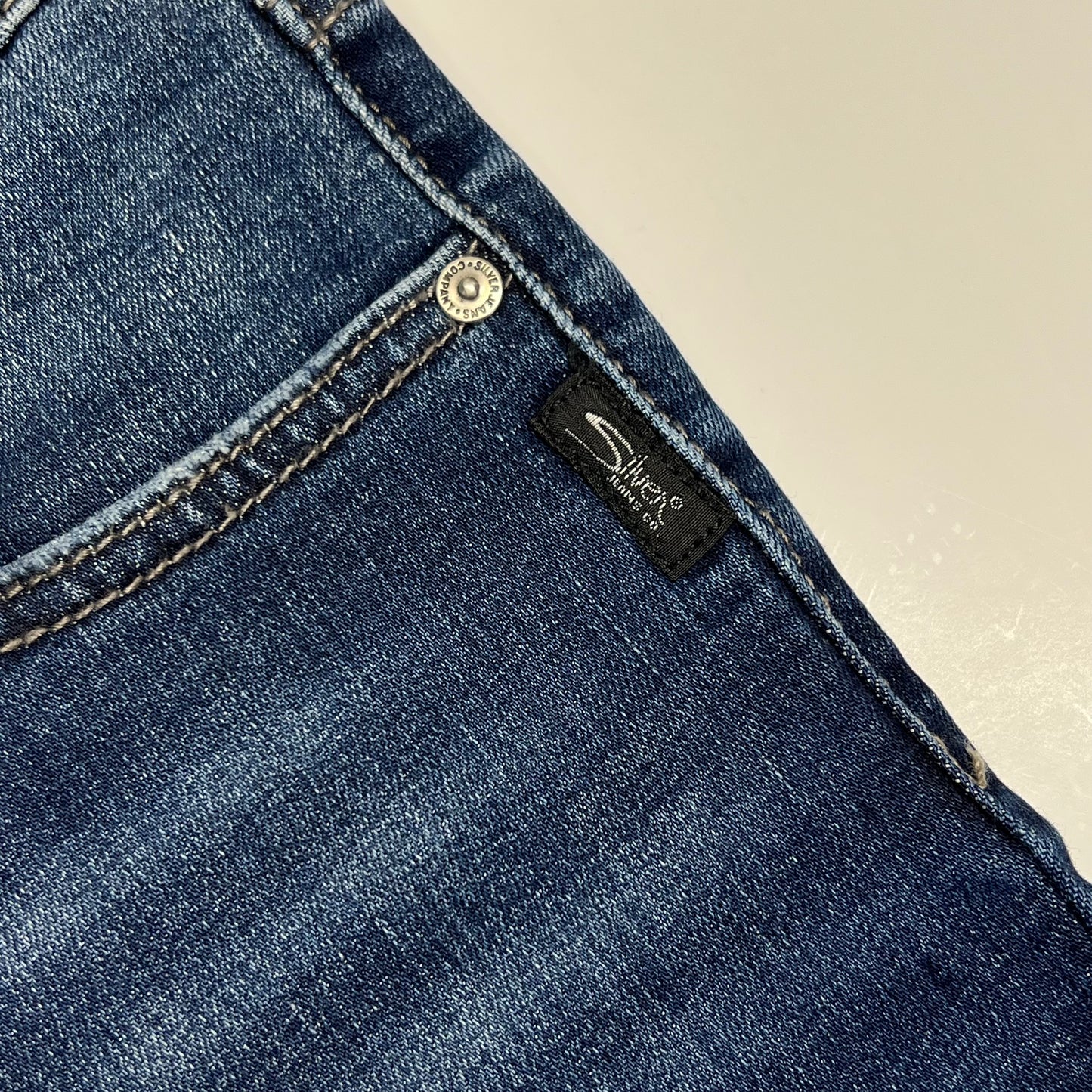 SILVER JEANS CO Suki Slim Bootcut Jeans Women's Sz 29/31 Blue L93616SDK424