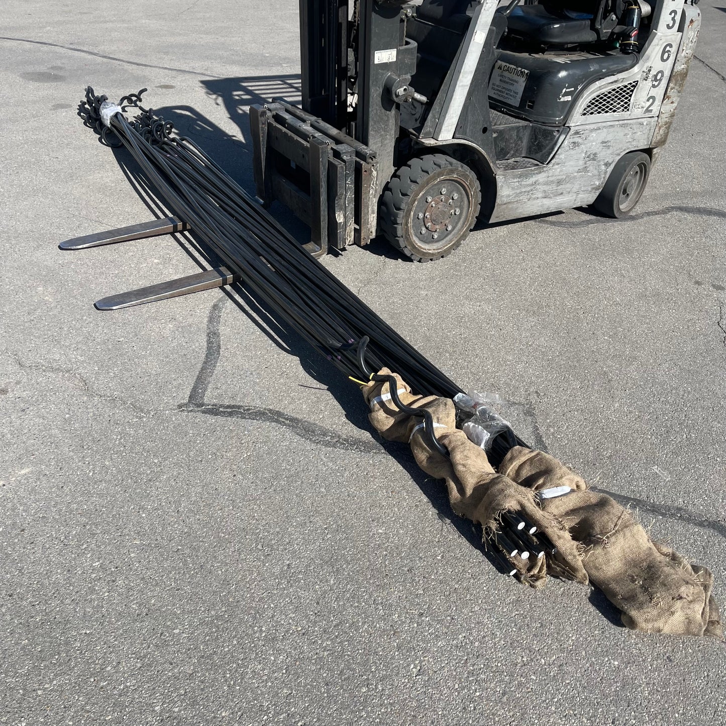 ZA@ Pallet of MIXED Long Black Plastic Pipe/damper/anchor? (AS-IS)