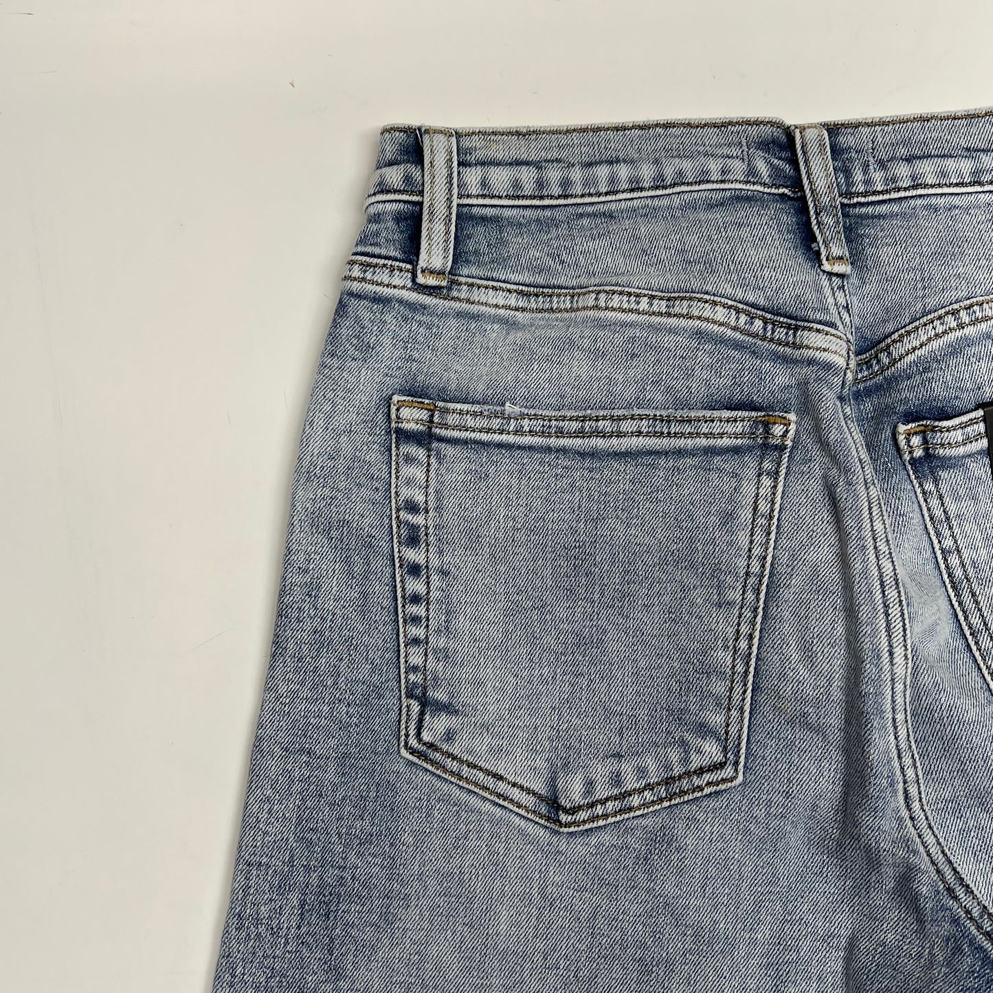 SILVER JEANS CO Highly Desirable High Rise Jeans Women's Sz 33/33 Light Wash