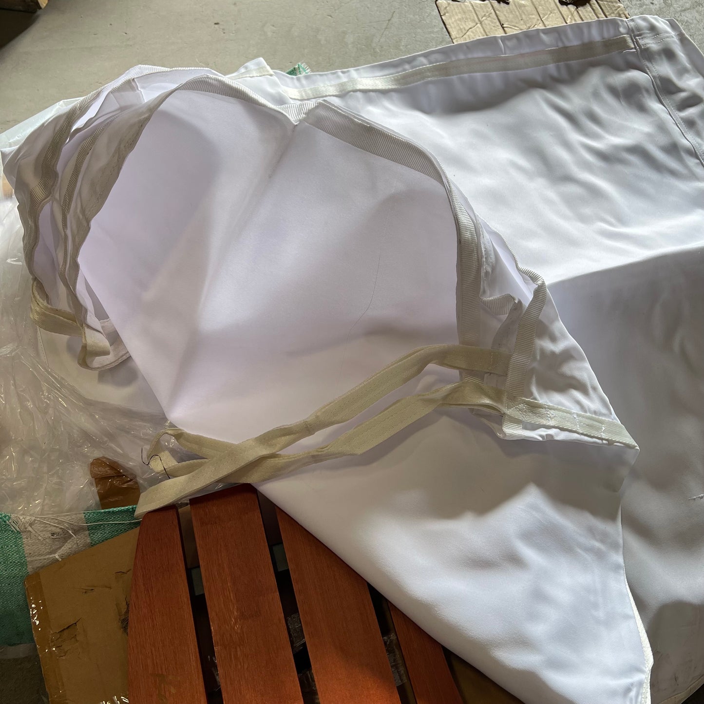 ZA@ Pallet of MIXED Huge Laundry Bags for Industrial Machine, Workout Equipment Hardware, Electrical Plugs & More!! (AS-IS)