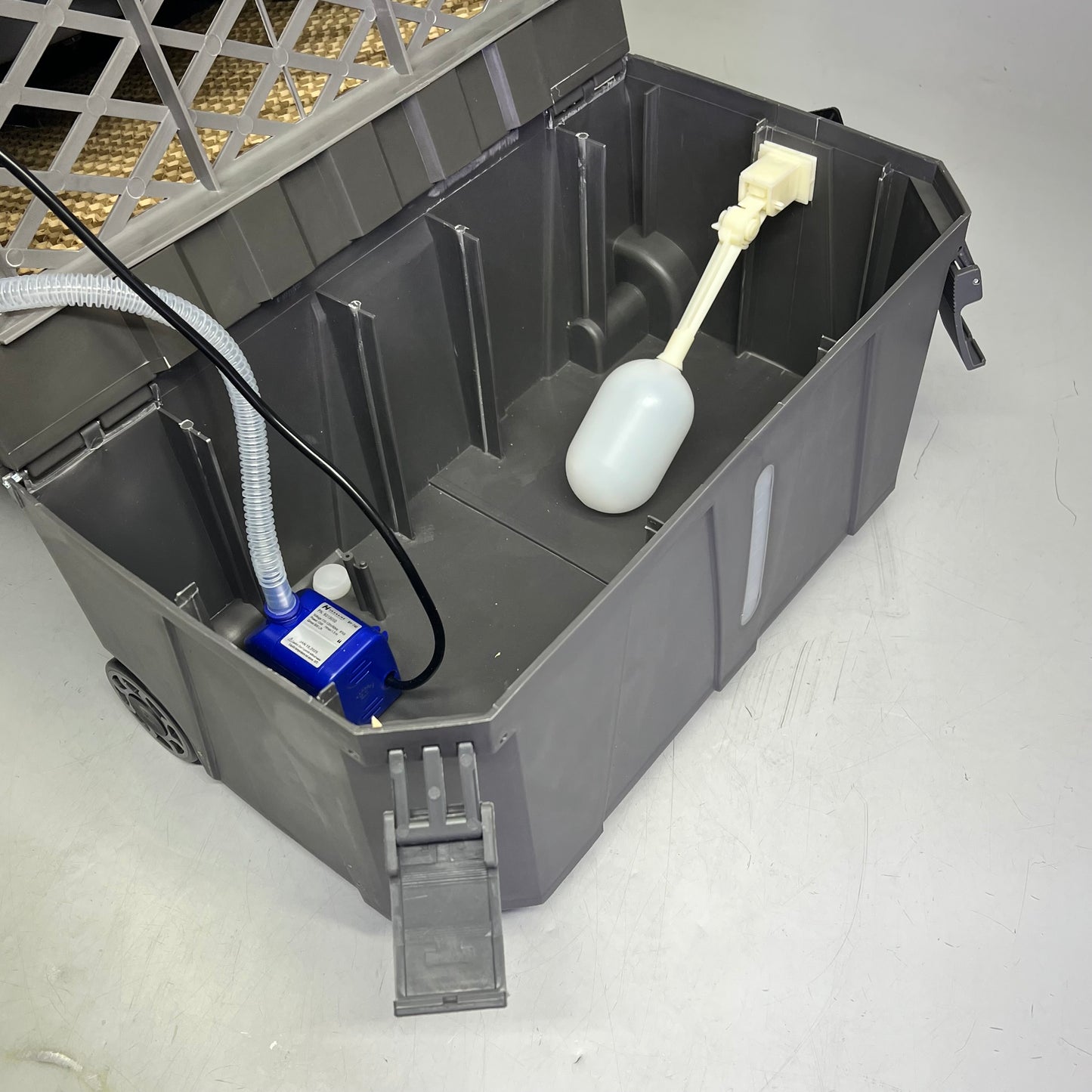 HESSAIRE Portable Evaporative Cooler 1,300 CFM Airflow 500 sq ft Cooling M100-B