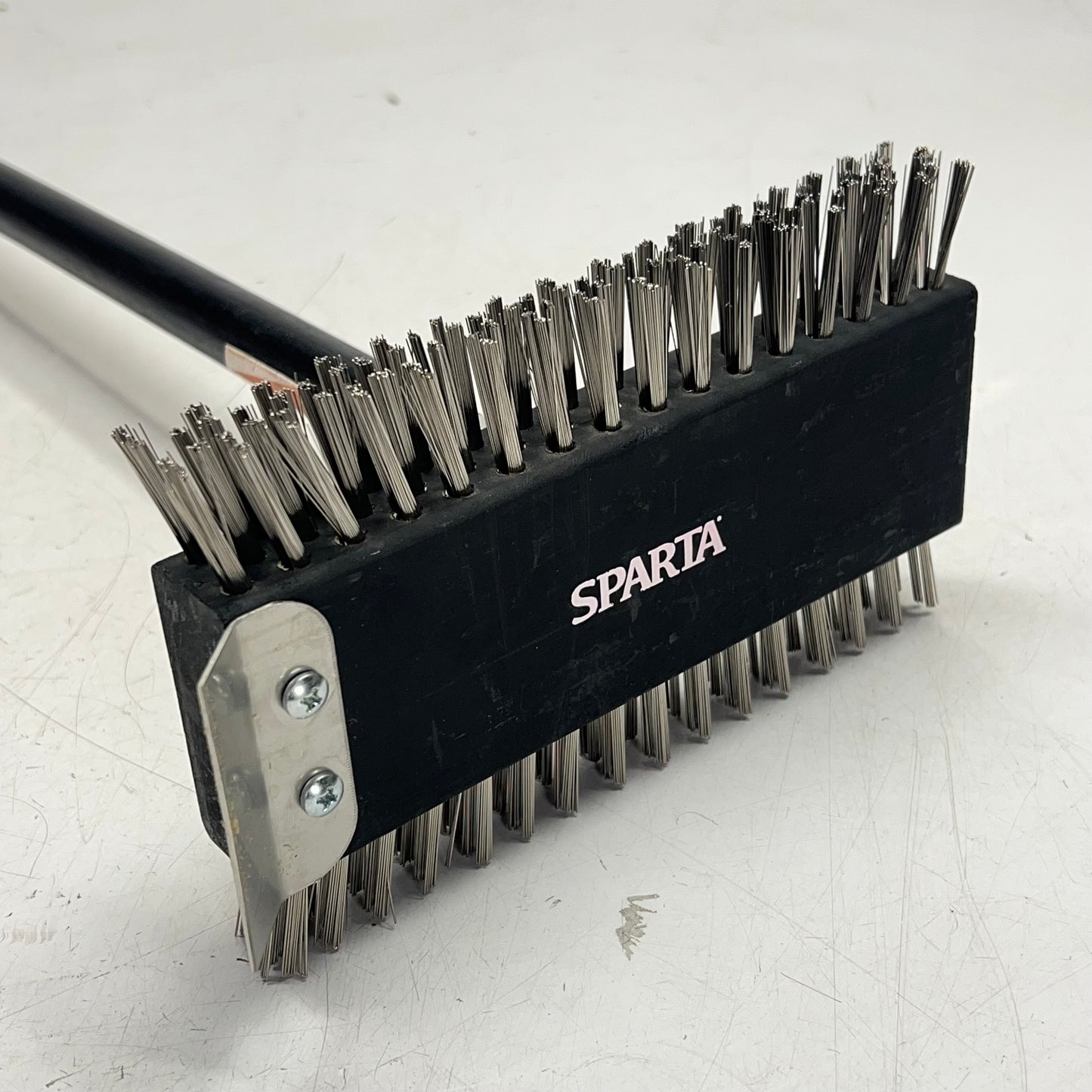 SPARTA  Broiler Master Grill Brush & Scraper W/ Handle 30.5" Black 4029000