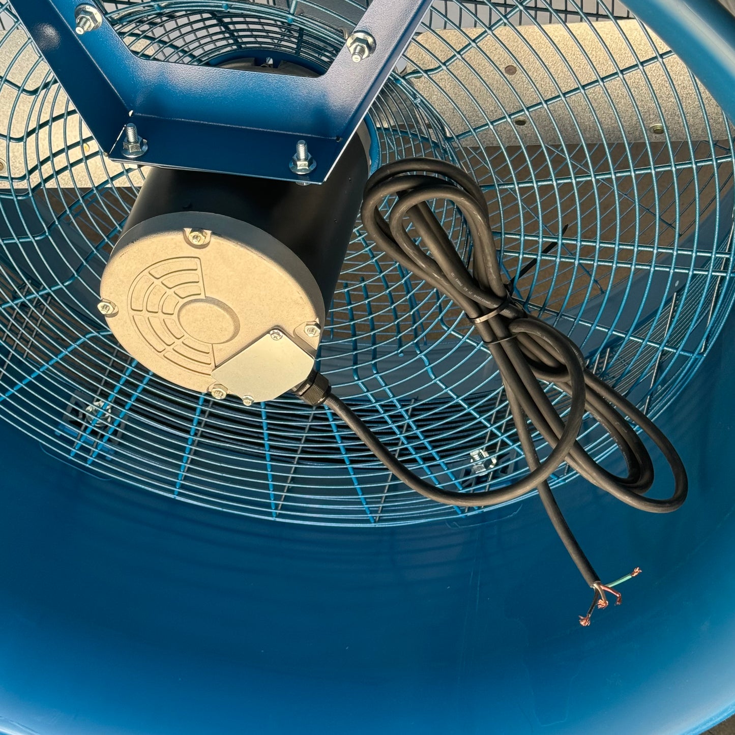 PATTERSON Jet-Stream Fan 36”Hx23L Blue (Small Scratch)