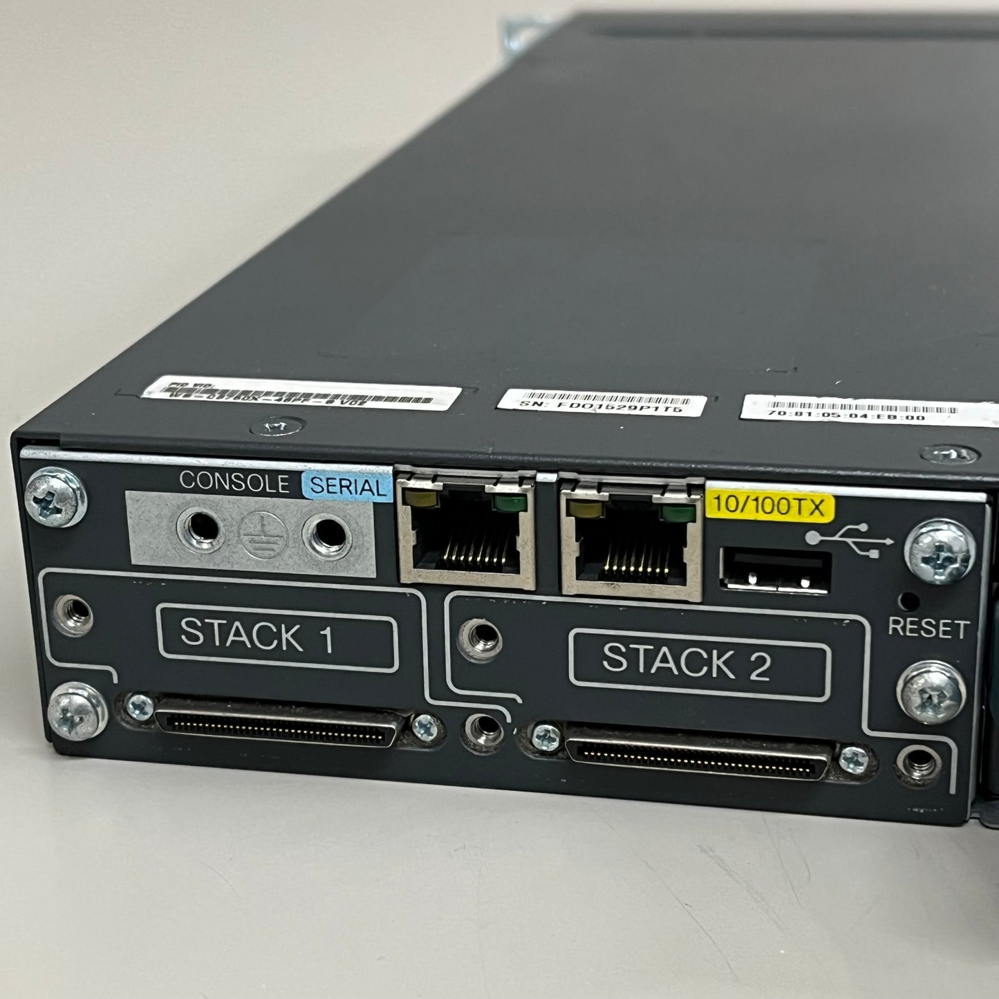 VARDATA Cisco Catalyst 3750-X Series PoE+ 48 Ports Gig Etherent WS-C3750X-48PF-S