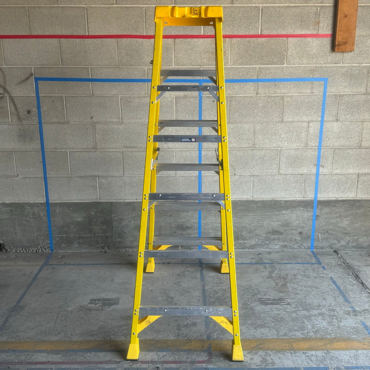 WERNER Fiberglass Single-Sided 6' Step Ladder w/ 375 lb Capacity Yellow 6306