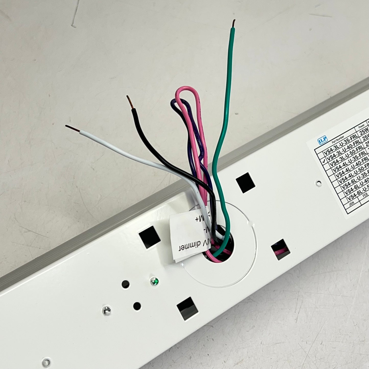 ILP LIGHTING Linear Strip Light  4' 25W 4000K Frosted Acrylic White VS43LU40FRL