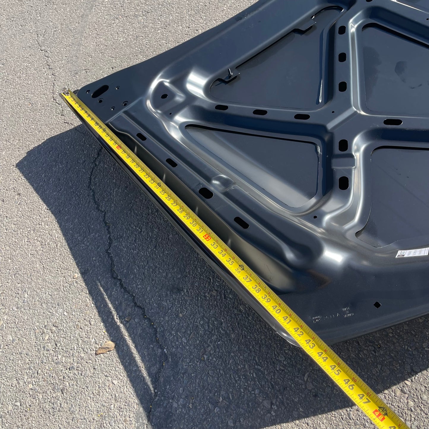 ZA@ Pallet of ORIGINAL EQUIPMENT REPRODUCTION Hood for Chevy Silverado 2005-2007 Black 15295820 (AS-IS)