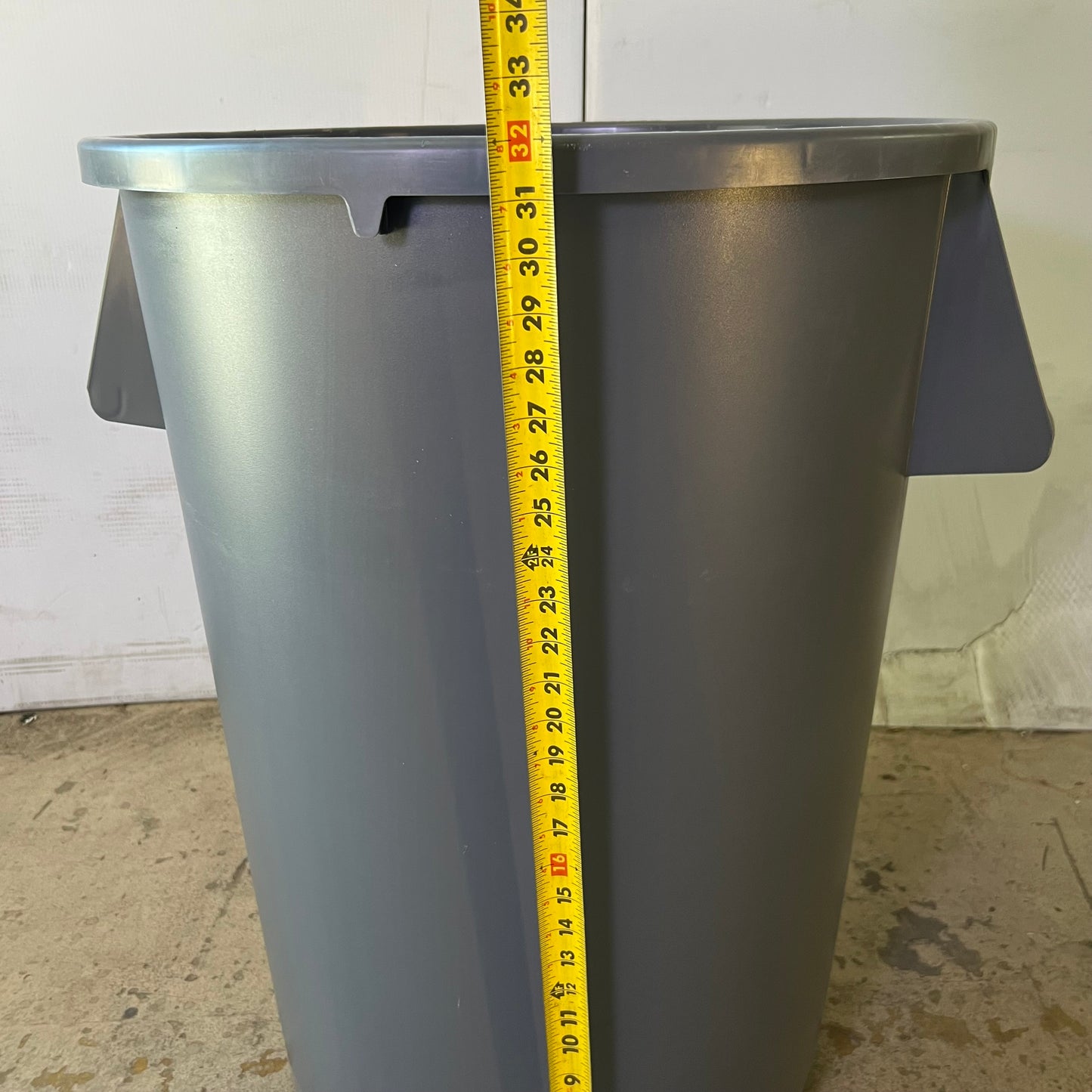 SPARTA Waste Container 44 Gal. Bronco Round 84104423