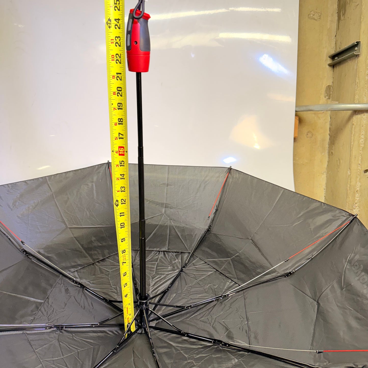 TAYLORMADE Golf Umbrella Vortexvent Compact Technology 47 in Black 2180