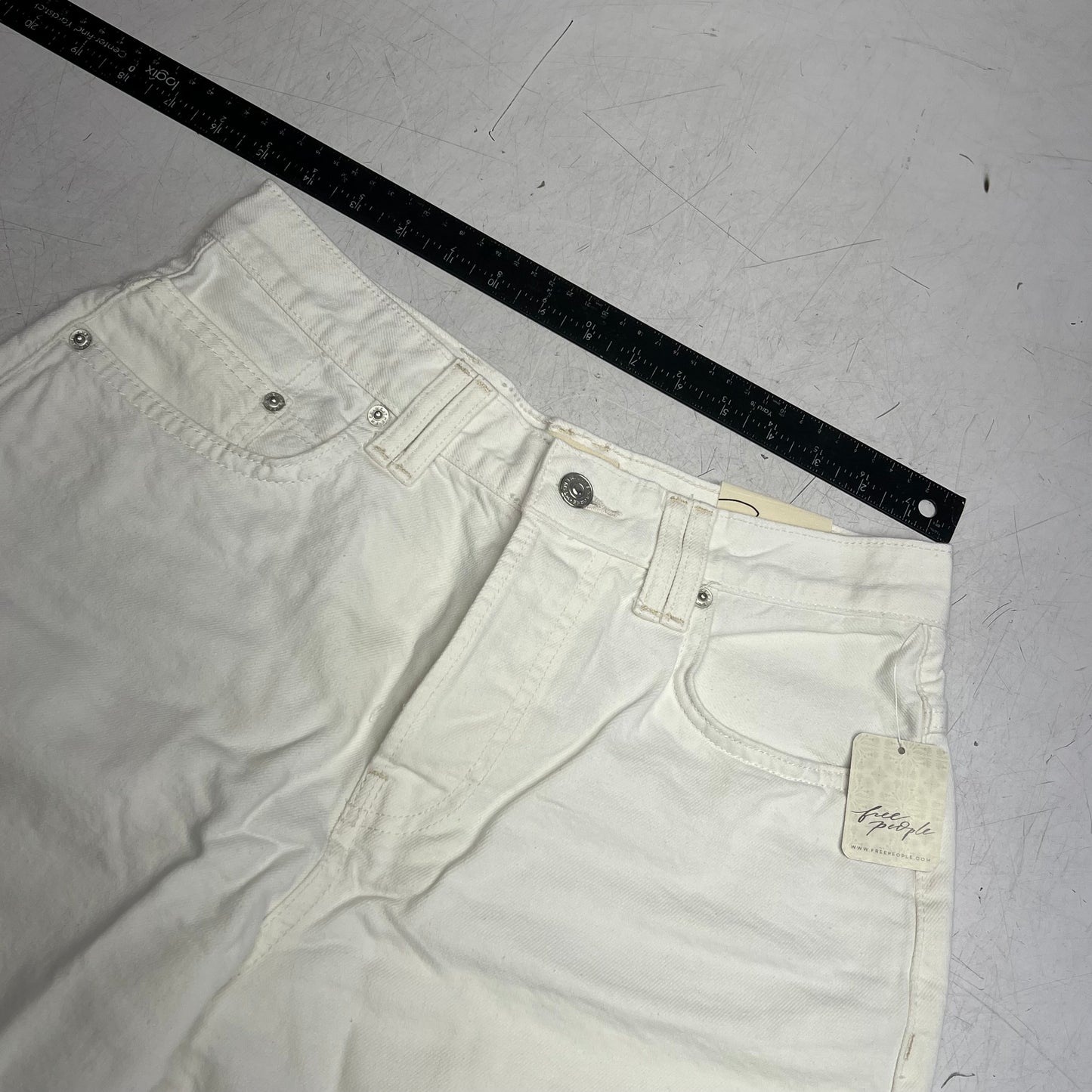 FREE PEOPLE We the Free Montana Shorts Knee Length Women's sz 27 White OB2181075