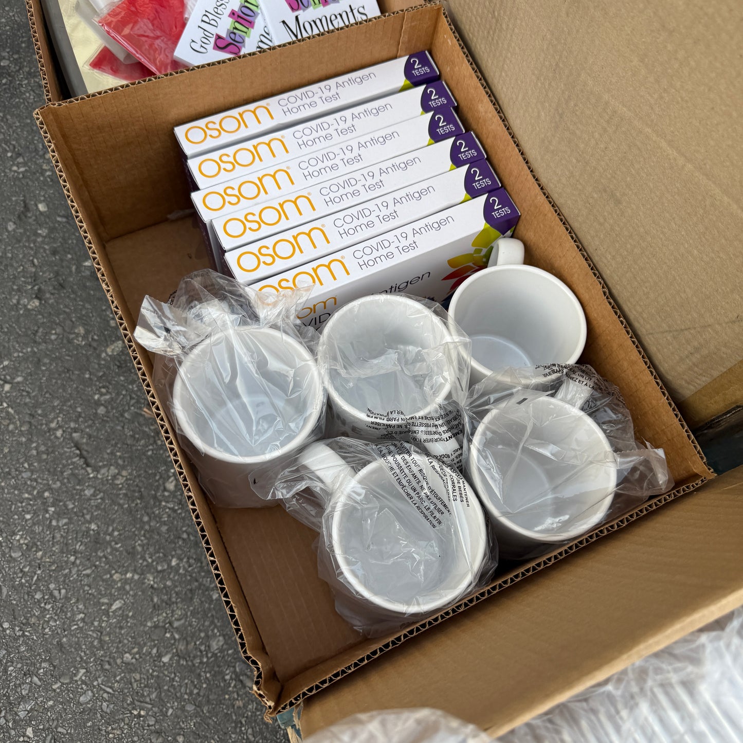 ZA@ Pallet of MIXED Rubber Trim, Plastic Pipes, Coveralls, Broken Putters, & MORE! (AS-IS)