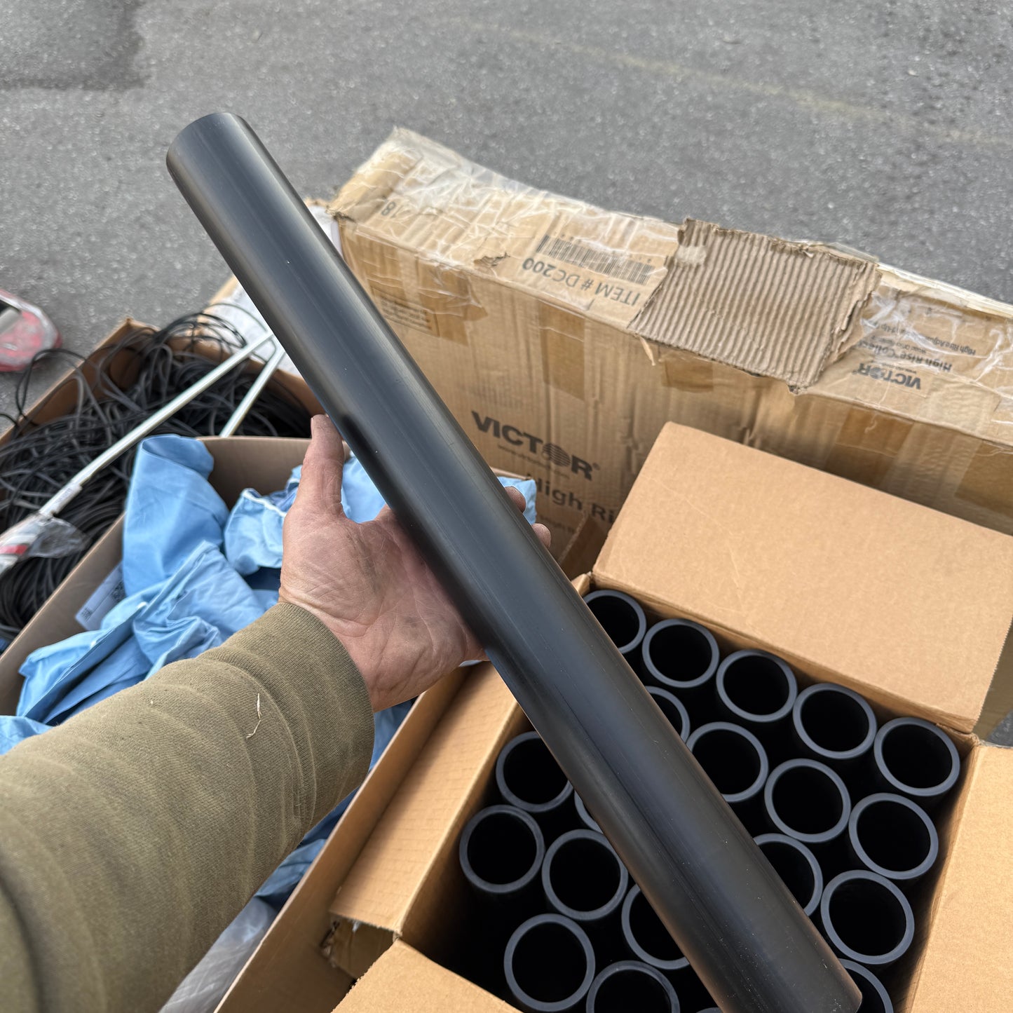 ZA@ Pallet of MIXED Rubber Trim, Plastic Pipes, Coveralls, Broken Putters, & MORE! (AS-IS)