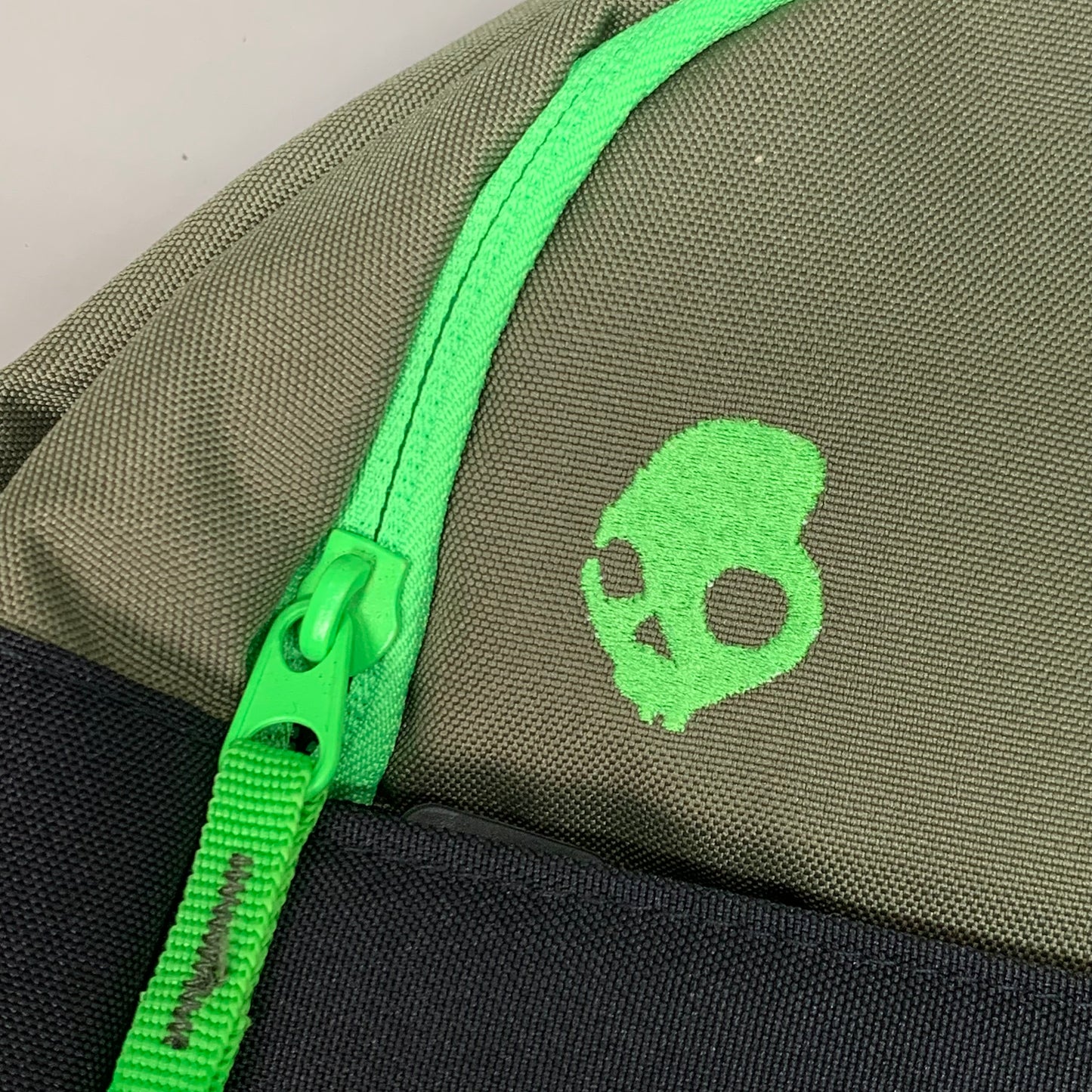 SKULLCANDY Heavy Duty Backpack 18" x 12" Green/Black SKDY1153