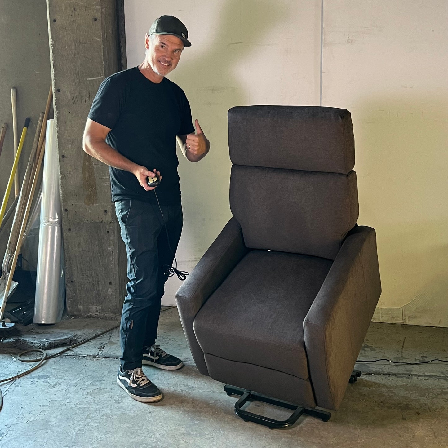 VIVALIFT POWER RECLINERS Lift Chair 27"L x 27"W x 46"H Brown