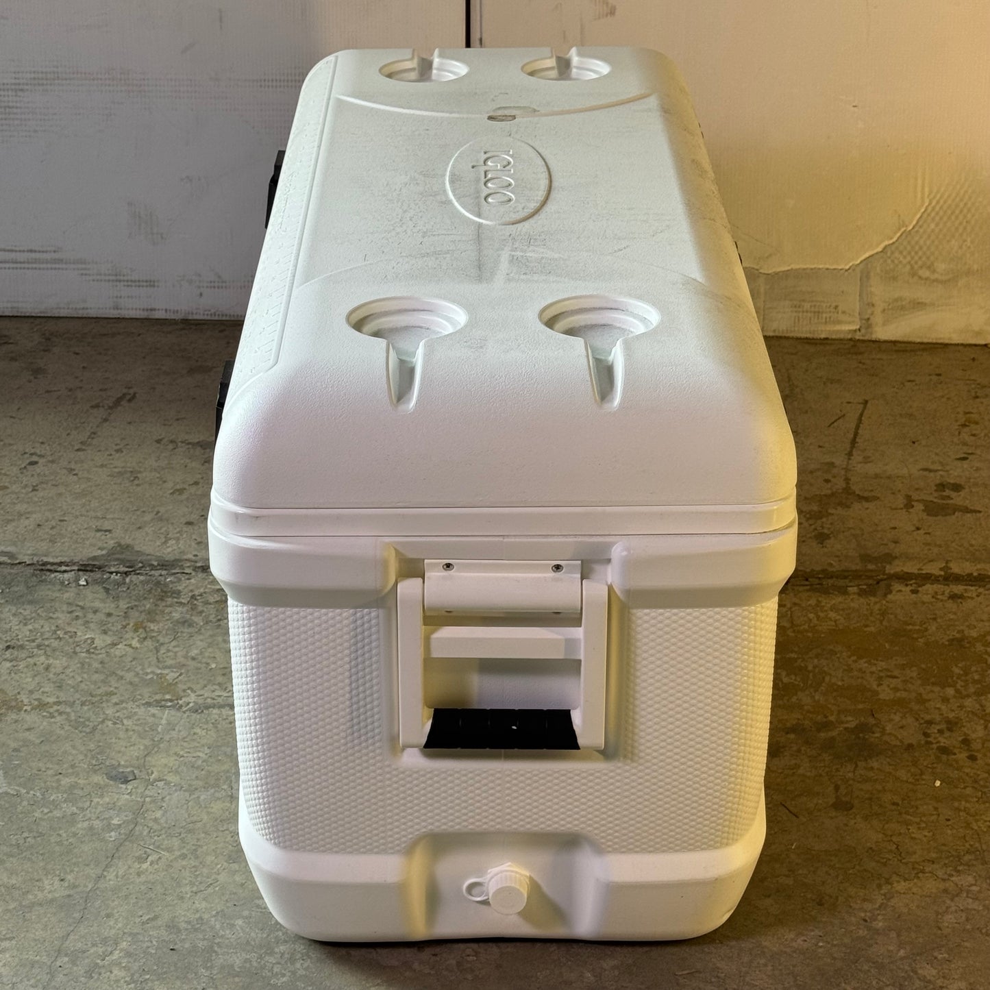 IGLOO MAXCOLD 150 QT Cooler, Marine Contour 4903322