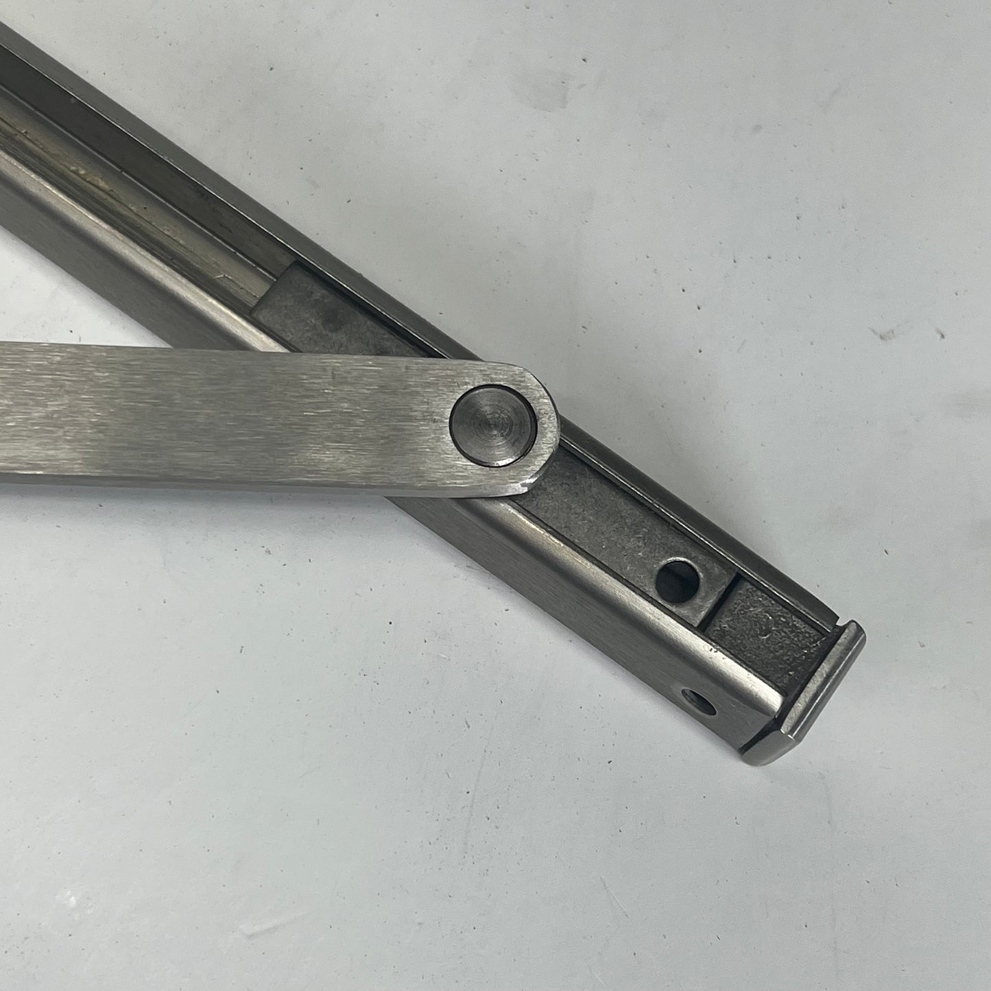 ARCHITECTURAL BUILDERS 4400 Series Surface Mount Overhead Stop & Holder 4424RA