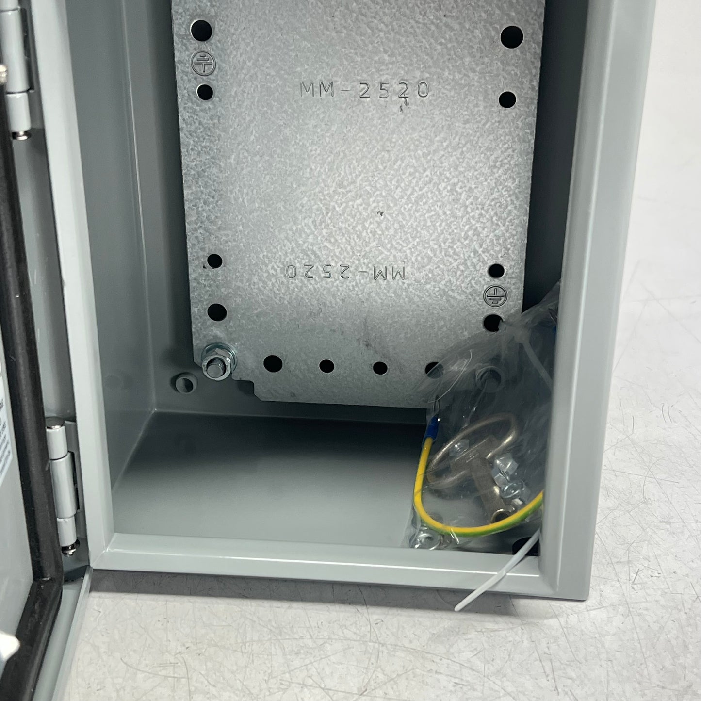 BUD INDUSTRIES  Wall Mount Panel Enclosures Electronics Enclosure Grey SNB-3730