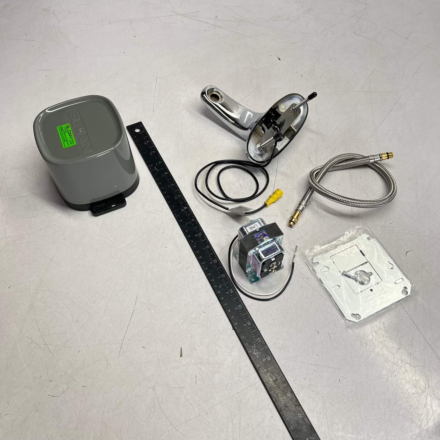 SLOAN Hardwired-powered Deck Mounted Low Integrated Faucet Chrome ETF-600