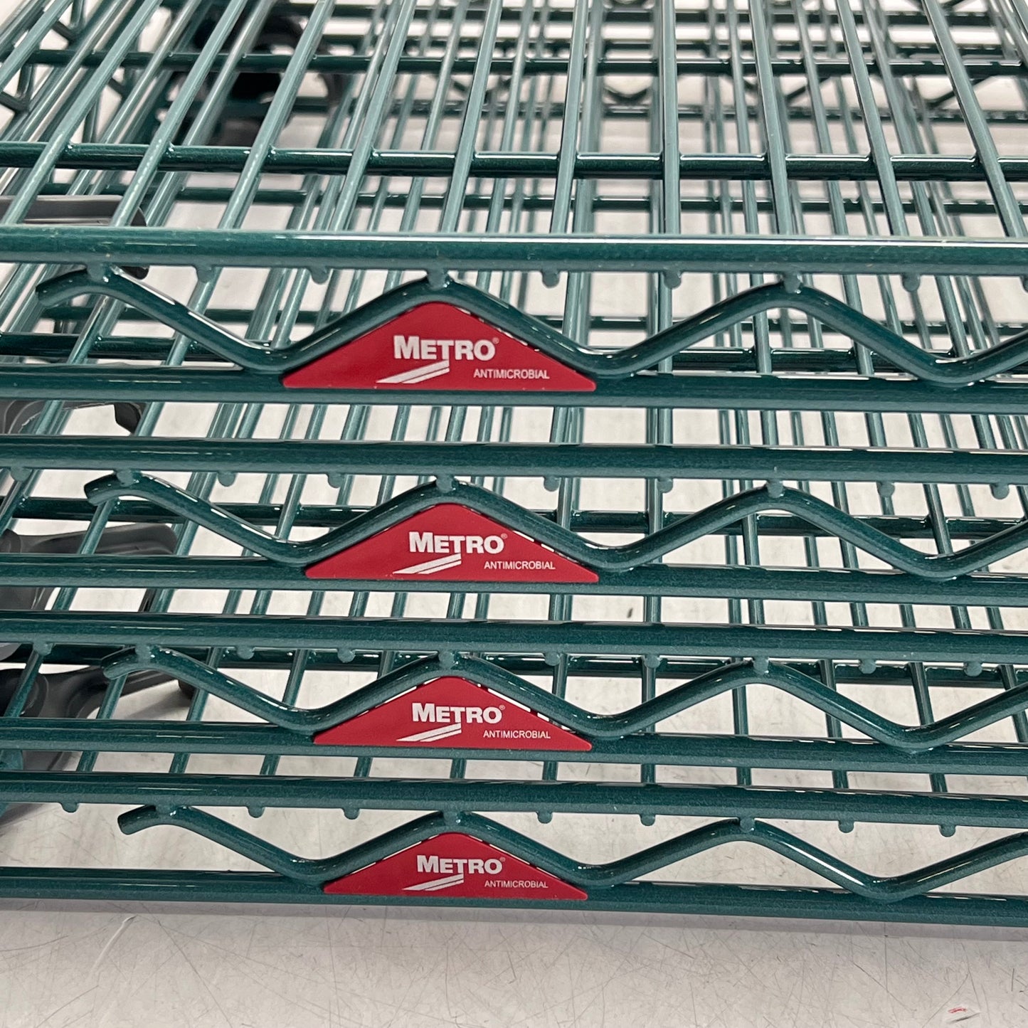 METRO (4 PACK) Super Adjustable Metroseal 3 Shelf 18x24 Green A1824NK3