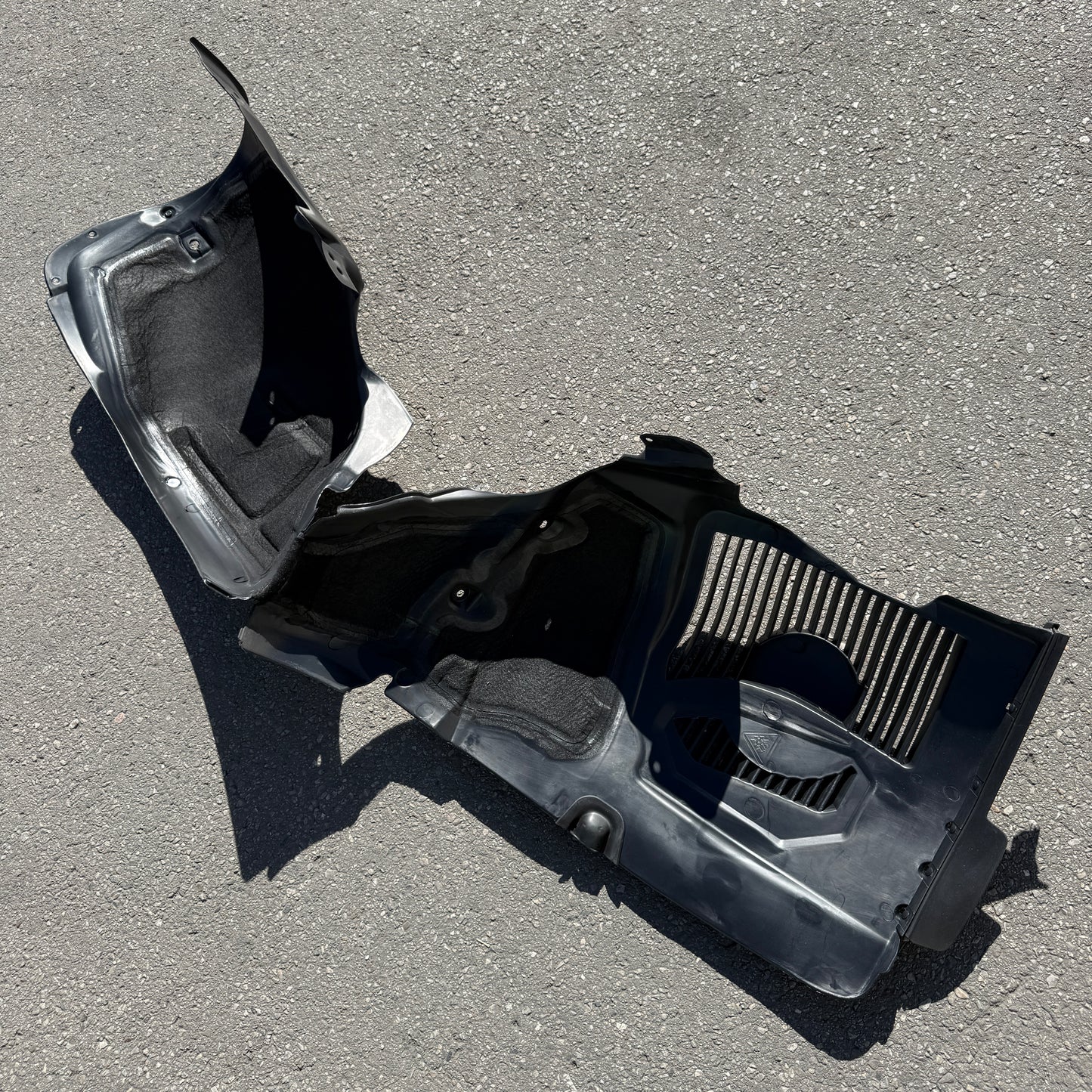 TESLA Model S 2016-2020 Front Right Wheel Arch Fender Liner Splash 1063694-00-D