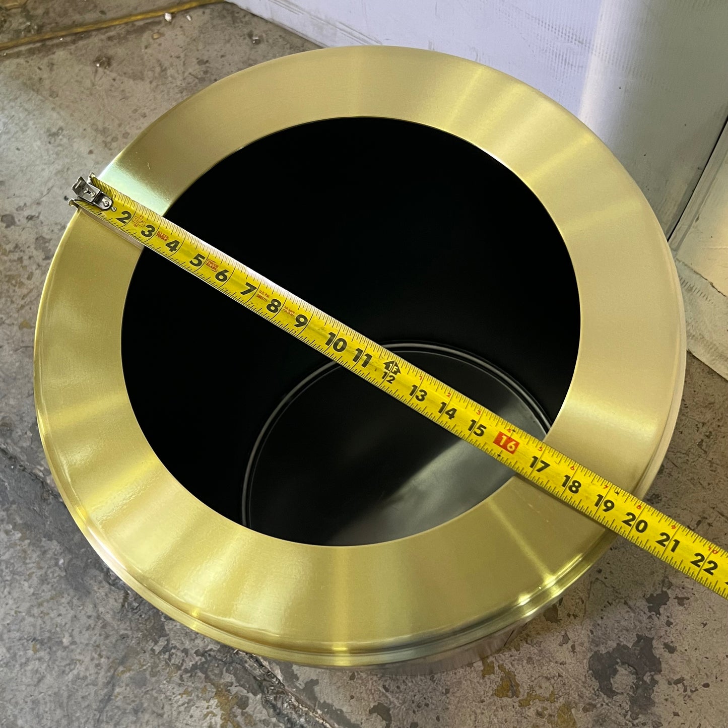 CLARO 35 Gal Metal Trash Can Sz 20"D x 30"H Black