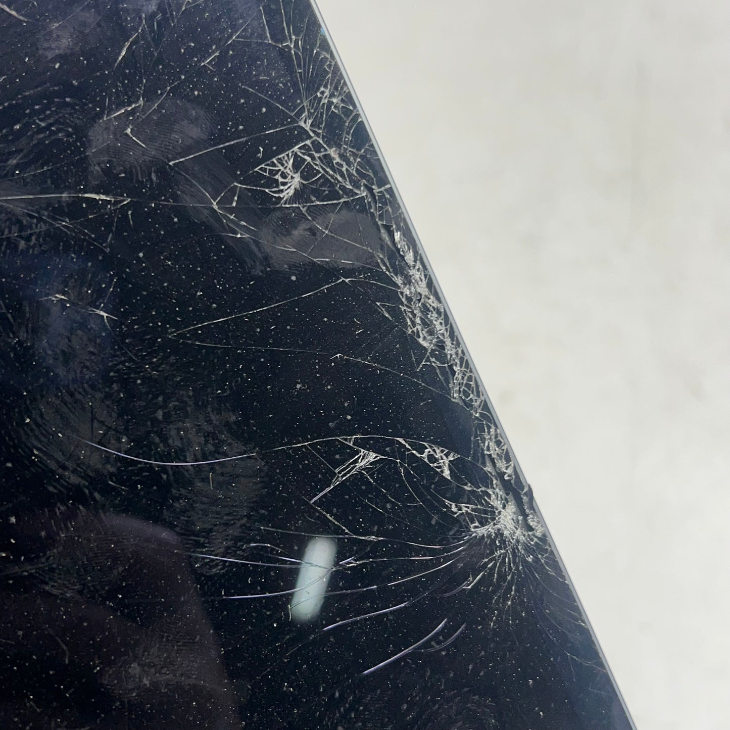 ZA@ APPLE  (LOT OF 2) Ipad Pro 1st Generation (Working & Unlocked) W/ Samsung Galaxy Tab S6 (shattered for Parts)   11" Space Grey A2013 (As-Is)