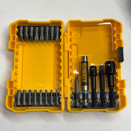 DEWALT 142-Piece Mechanics Tool Set – Polish Chrome Socket & Ratchet Set with Case DWMT45425