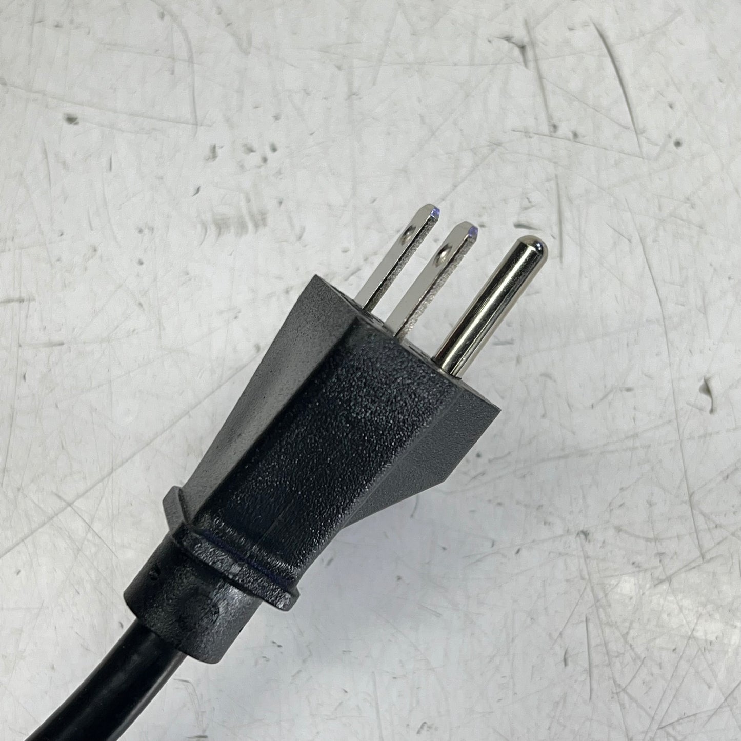 Ac Plug W/ Dimming 3 Prong Wall Plug-in 16 AWG x 30 - 300V - 6 Pin  Black
