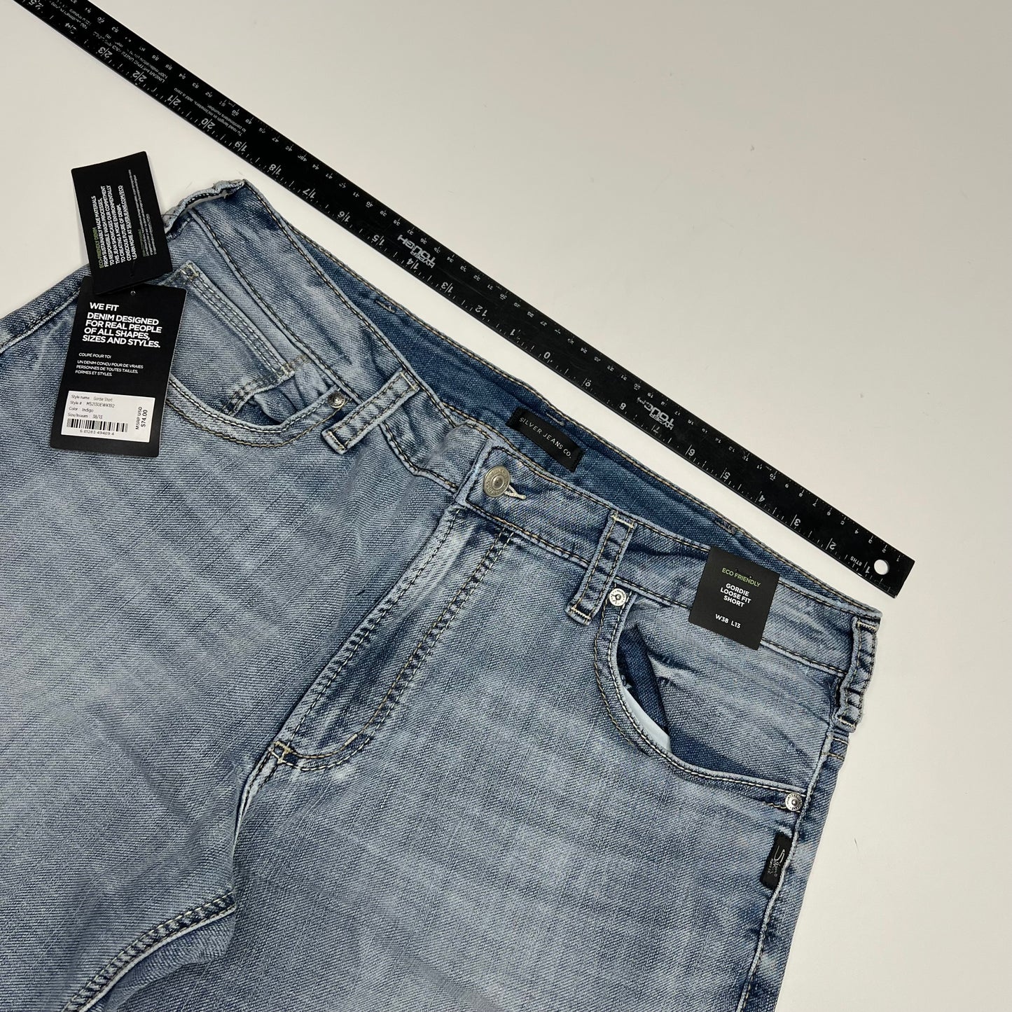SILVER JEANS CO Gordie Loose Fit Short Eco Friendly Women's Sz 38/13 Indigo