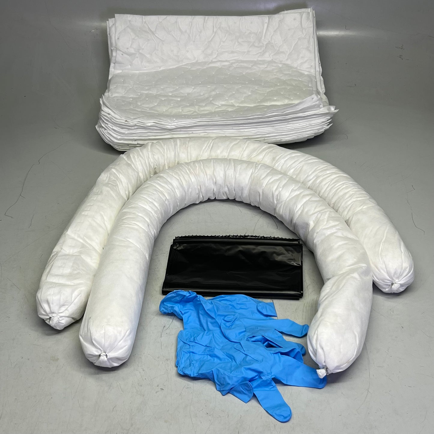 TASKBRAND Truck Kit Oil Only 20 Pads, 2 Socks, 2 Clean Up Bags Kit OS-SKYK