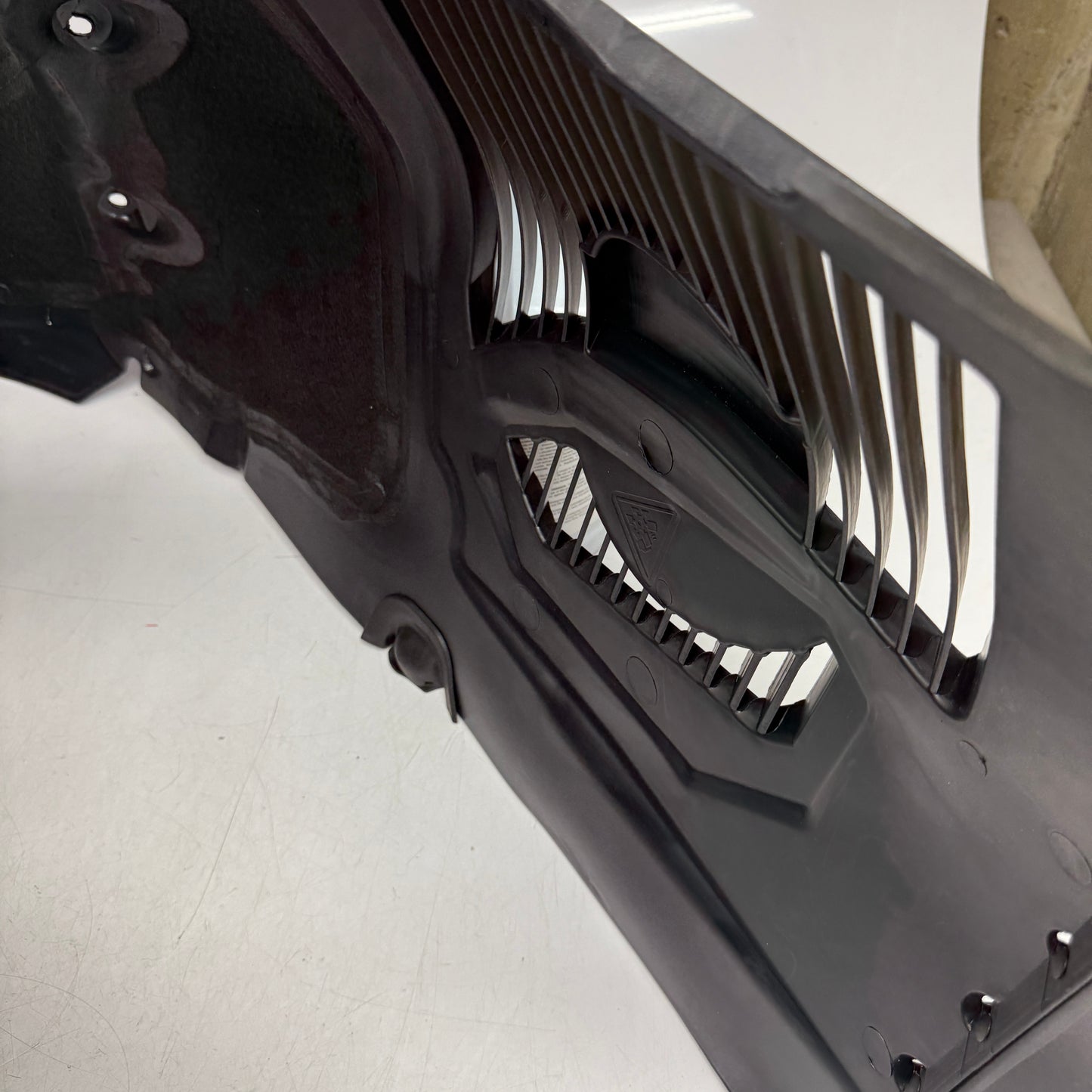 TESLA Model S 2016-2020 Front Right Wheel Arch Fender Liner Splash 1063694-00-D
